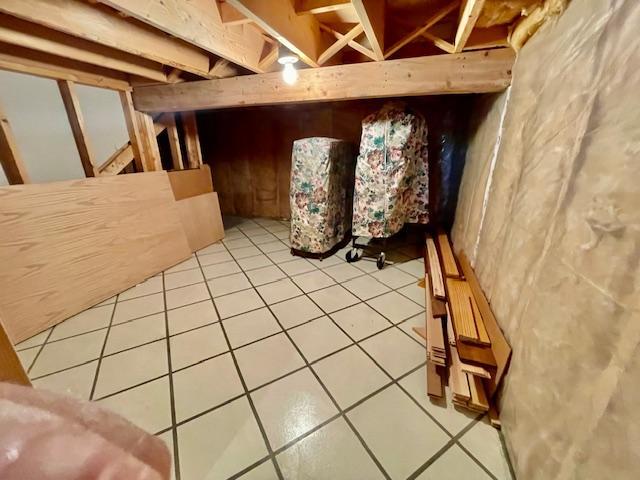 STORAGE UNDER ENTRY
