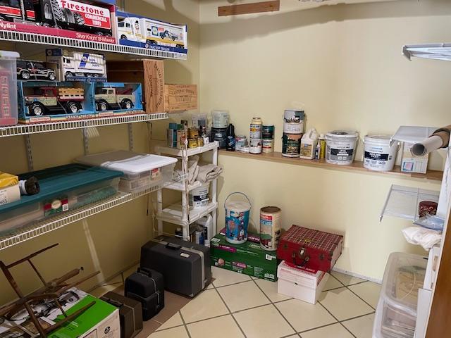 LARGE STORAGE DWN