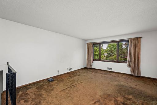 2-web-or-mls-7408-w-100th-st.jpg
