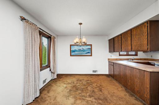5-web-or-mls-7408-w-100th-st.jpg