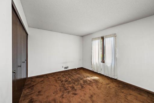 12-web-or-mls-7408-w-100th-st.jpg