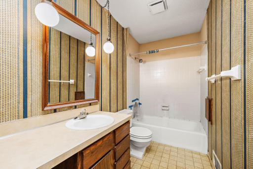 13-web-or-mls-7408-w-100th-st.jpg