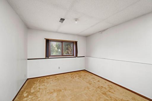 16-web-or-mls-7408-w-100th-st.jpg