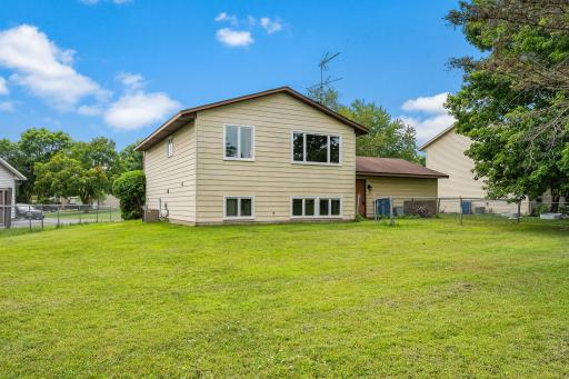 20-web-or-mls-7408-w-100th-st.jpg