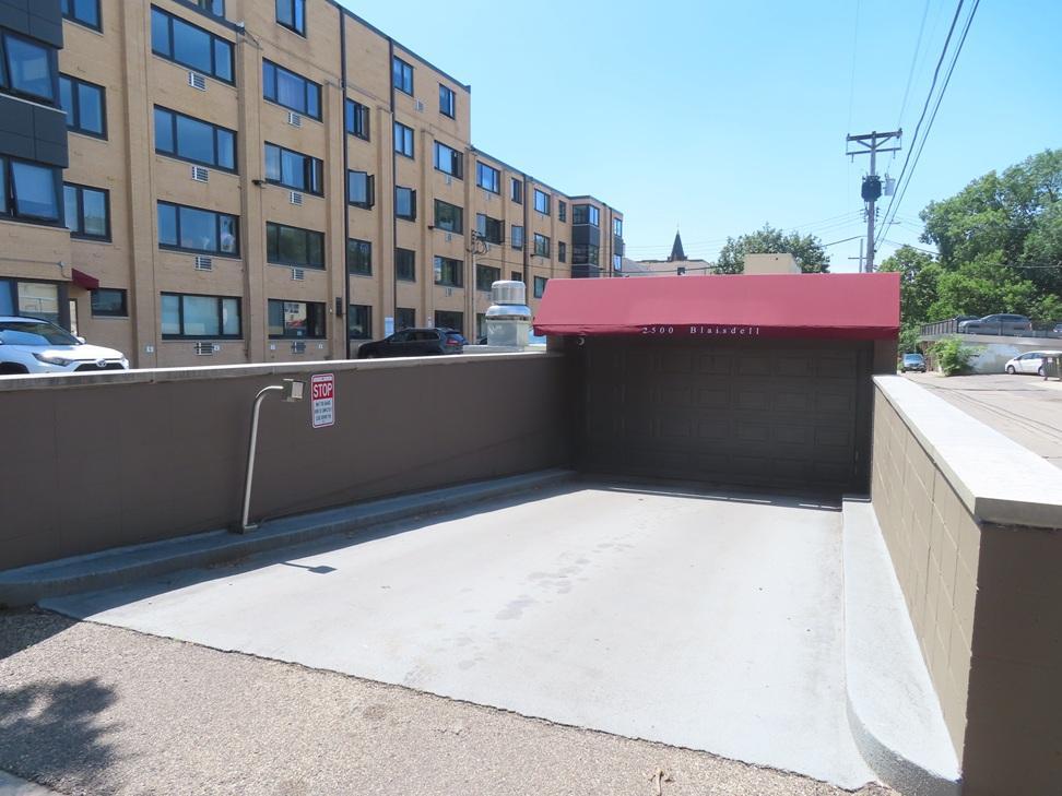 2500 Garages.JPG