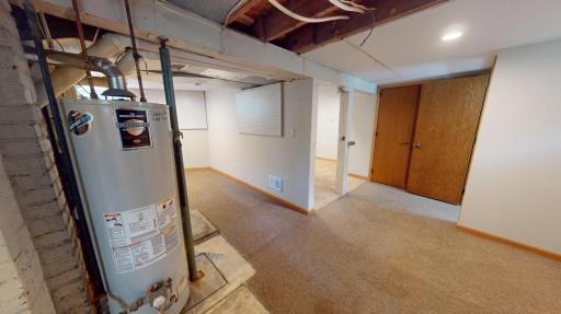 Hot water heater