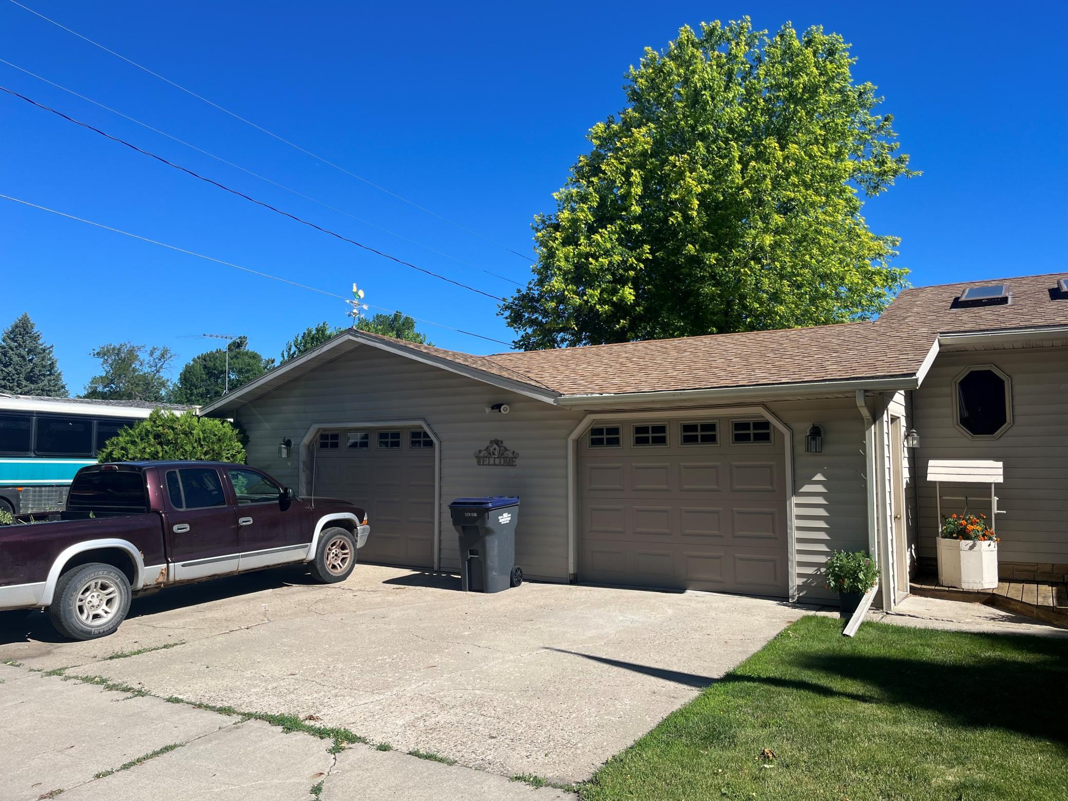 2 stall garage.jpg