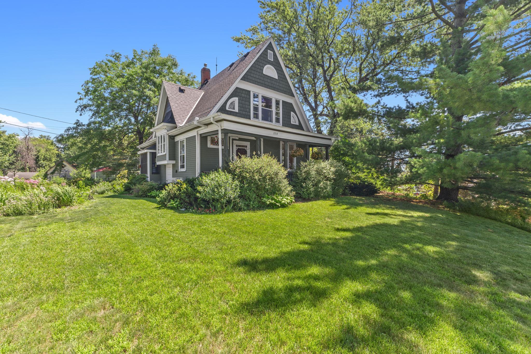 Situated on a bluff over looking North Center Lake!