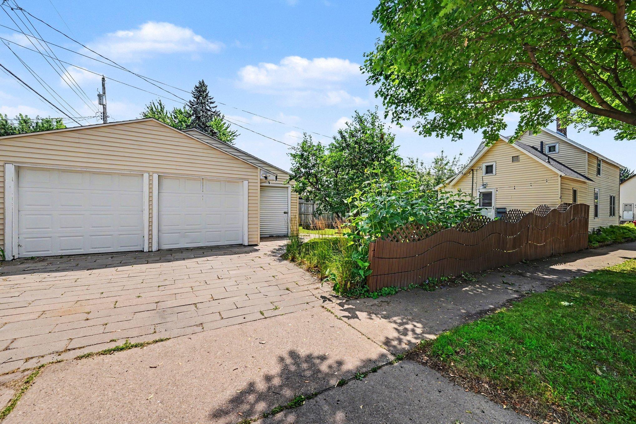 The generously sized two car garage and attached storage shed - or garden shed, offers plenty of space for lawn equipment, bikes, garden equipment and of course two cars!