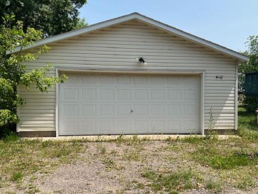 Oversized 2-Car Garage