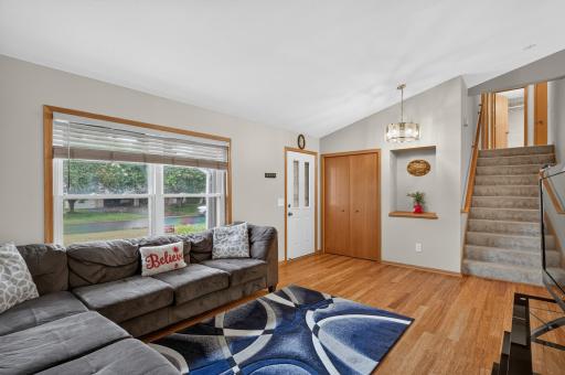 4410 S River Run, Savage, MN 55378