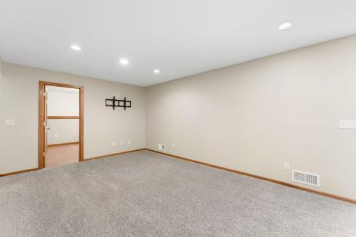 7703 Ivystone Avenue S, Cottage Grove, MN 55016
