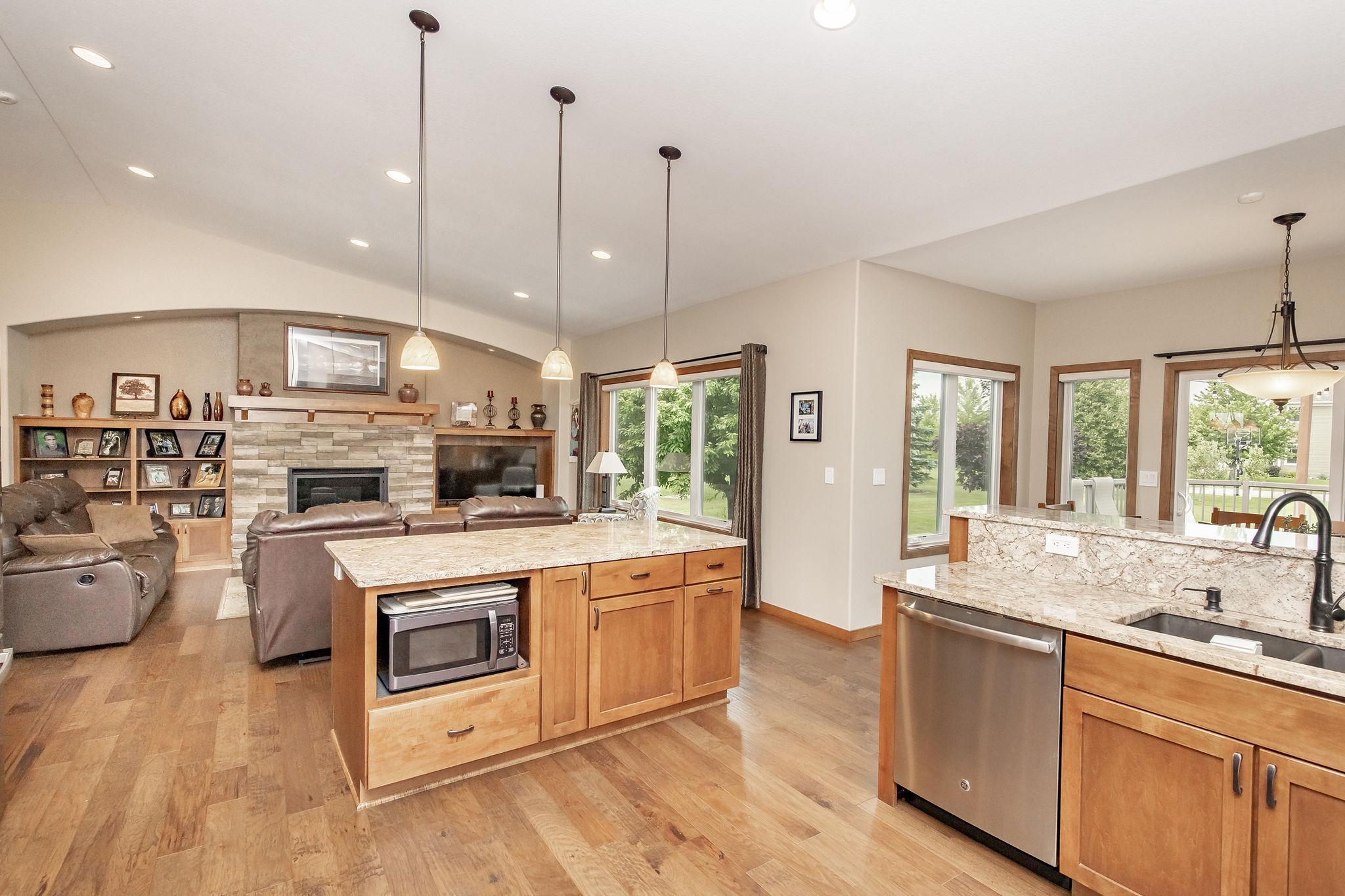 Kitchen / SS appliances