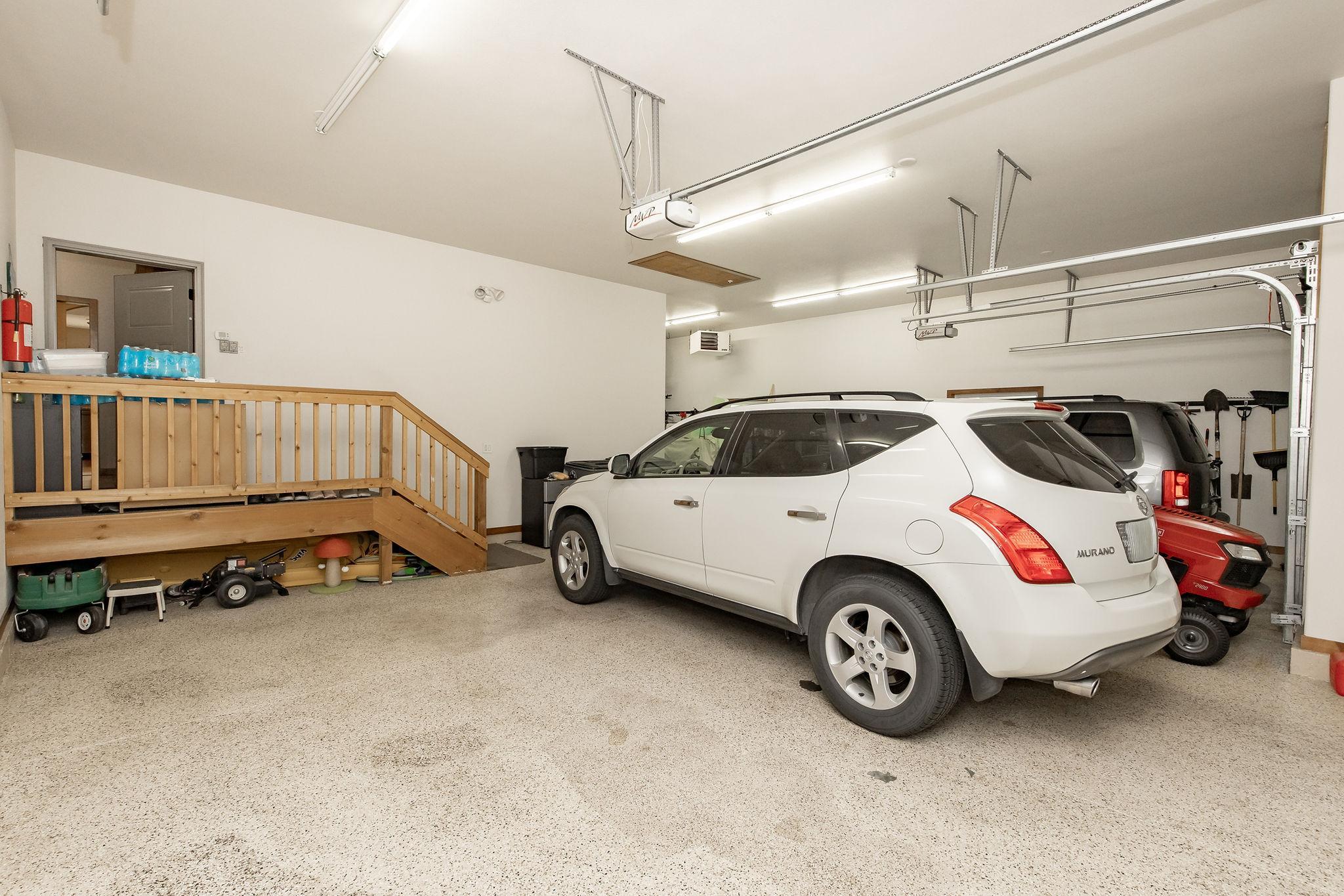 Garage/ Finished and Heated