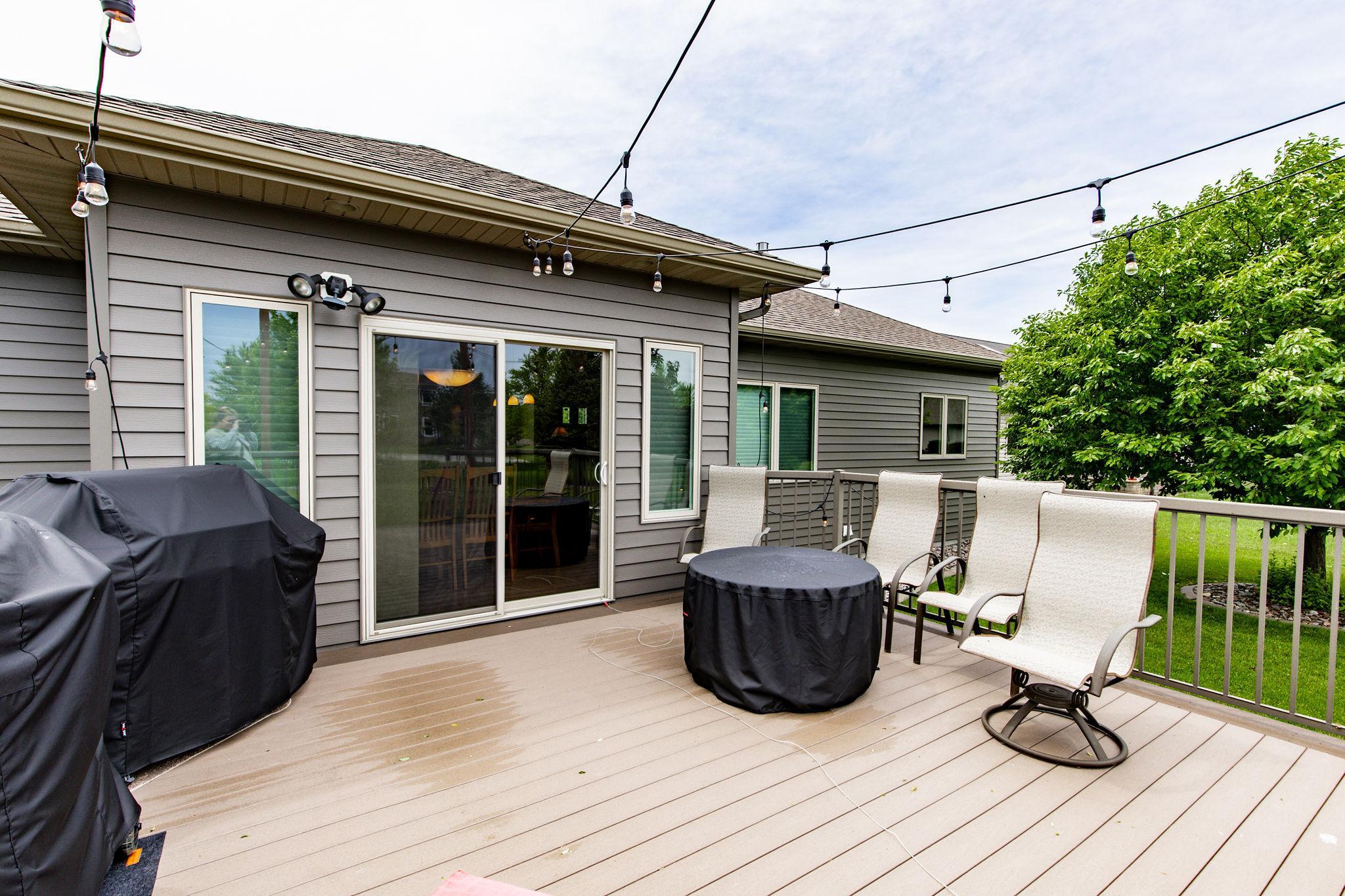 Maintenace Free Deck w/gas line for grill