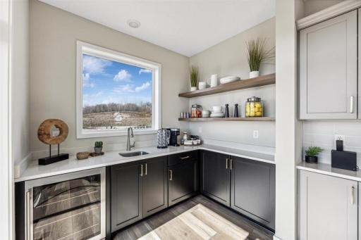 Photos are of a similar "Sheridan". Selections and options may differ.