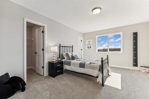 Photos are of a similar "Sheridan". Selections and options may differ.