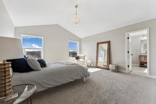 Photos are of a similar "Sheridan". Selections and options may differ.