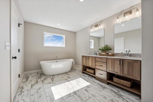 Photos are of a similar "Sheridan". Selections and options may differ.