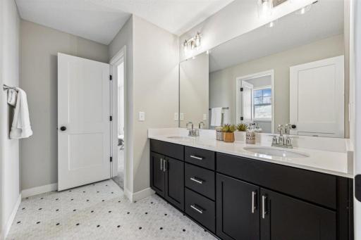 Photos are of a similar "Sheridan". Selections and options may differ.