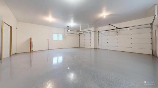 25395-County-Highway-6-Garage-Defurnished.jpg