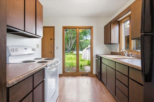 5625 Hillsview Rd. - kitchen toward back.jpg