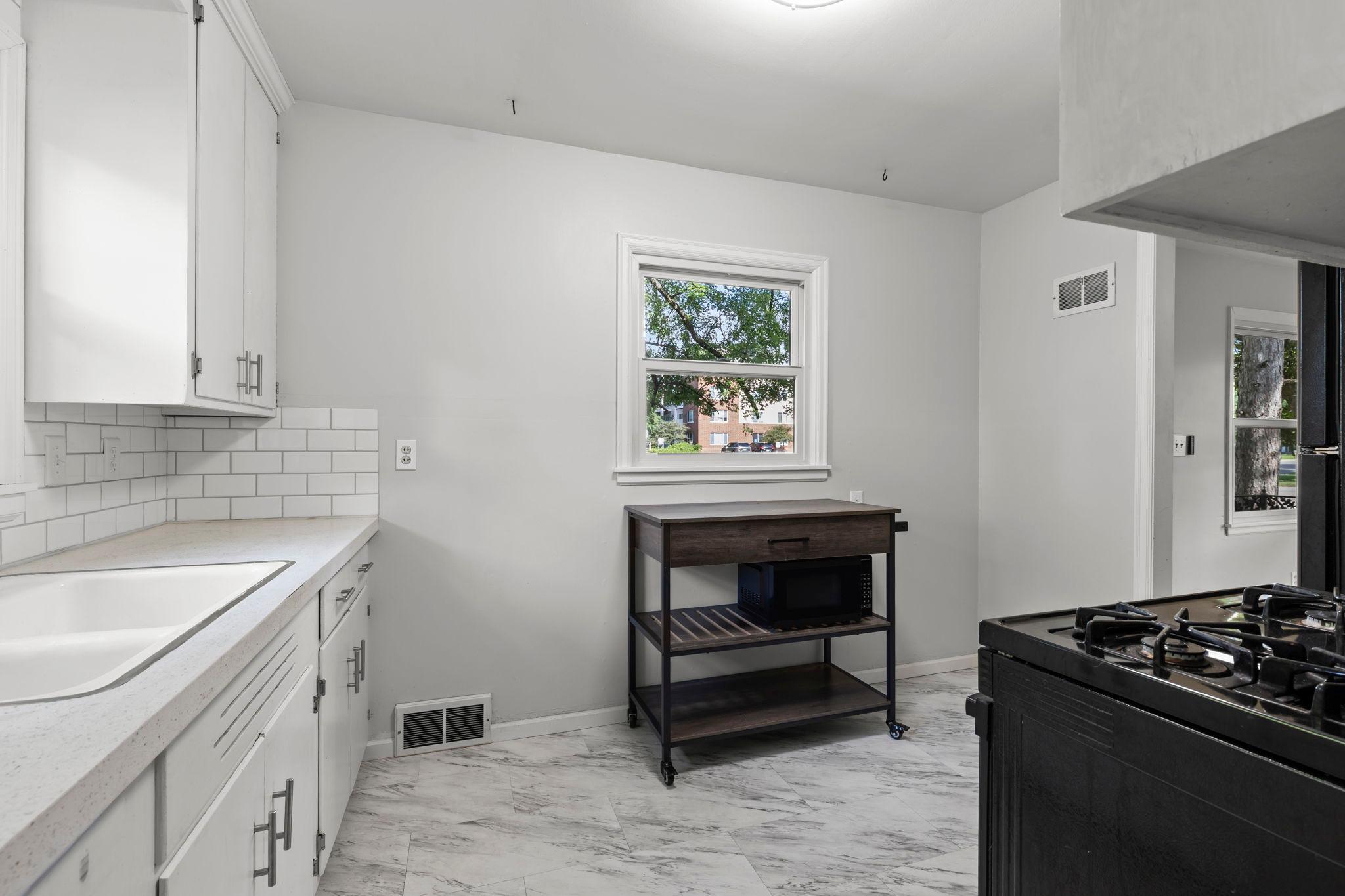 16-web-or-mls-8734 Portland Ave-42.jpg