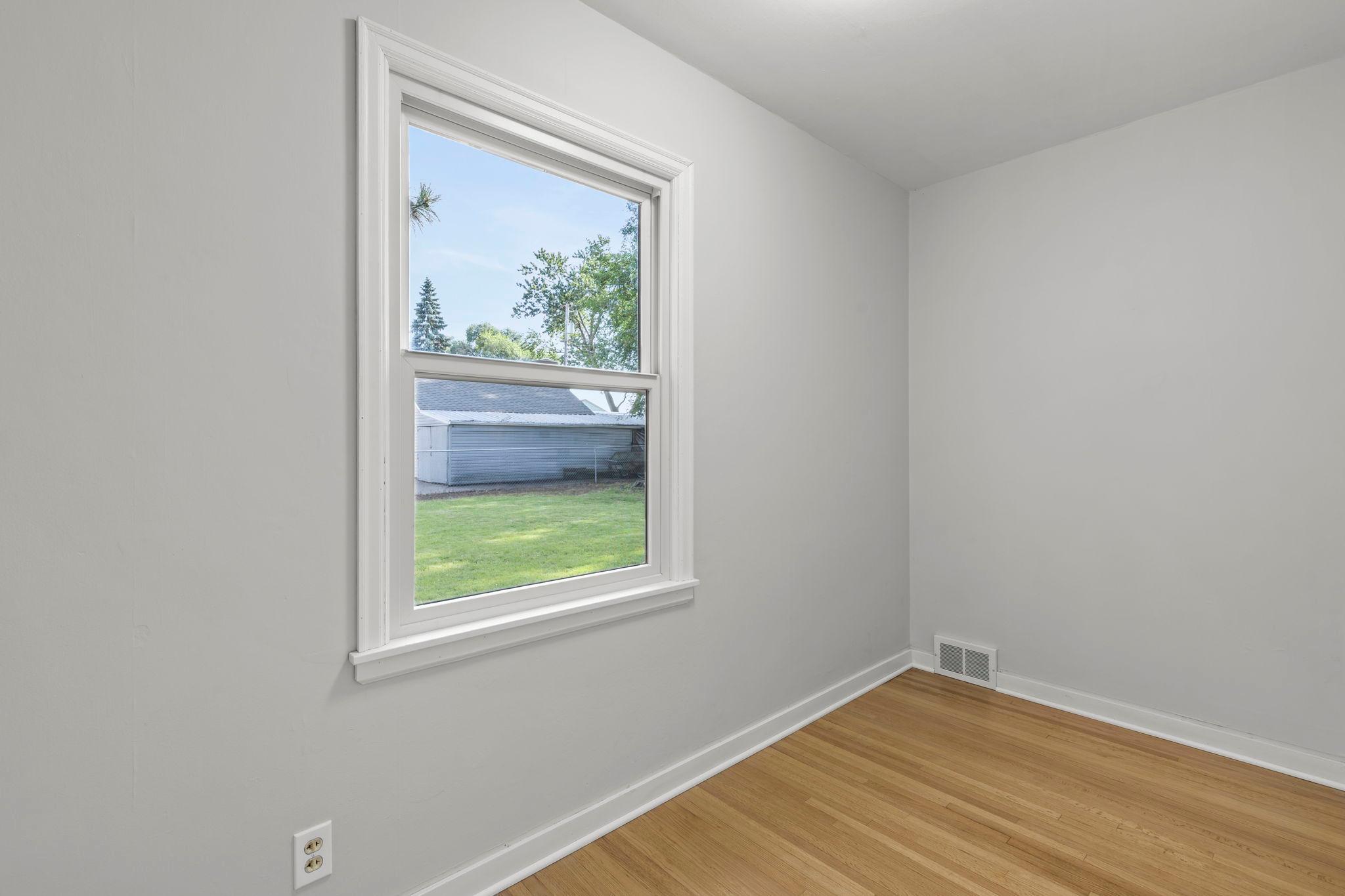 25-web-or-mls-8734 Portland Ave-48.jpg