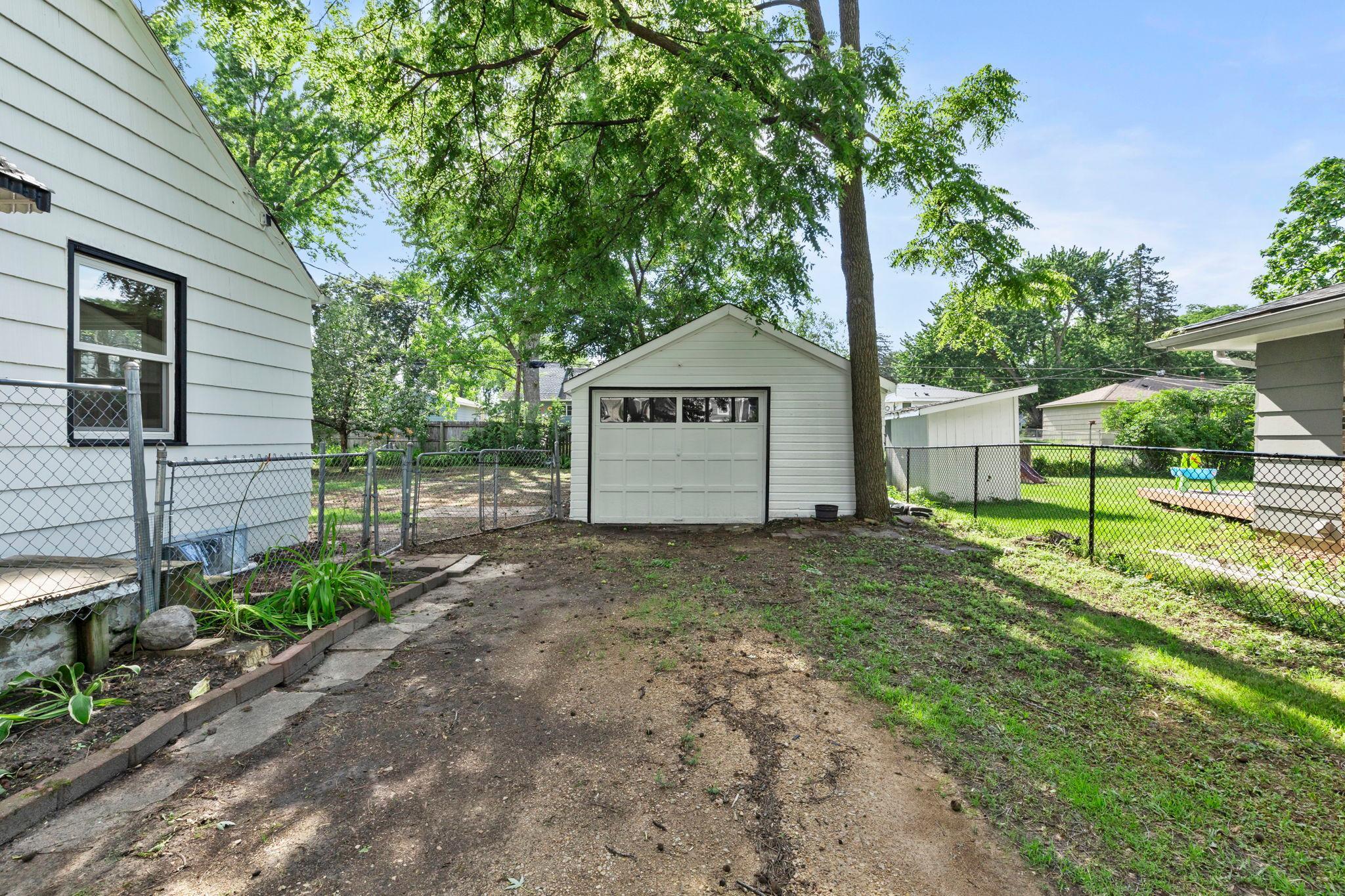 41-web-or-mls-8734 Portland Ave-10.jpg