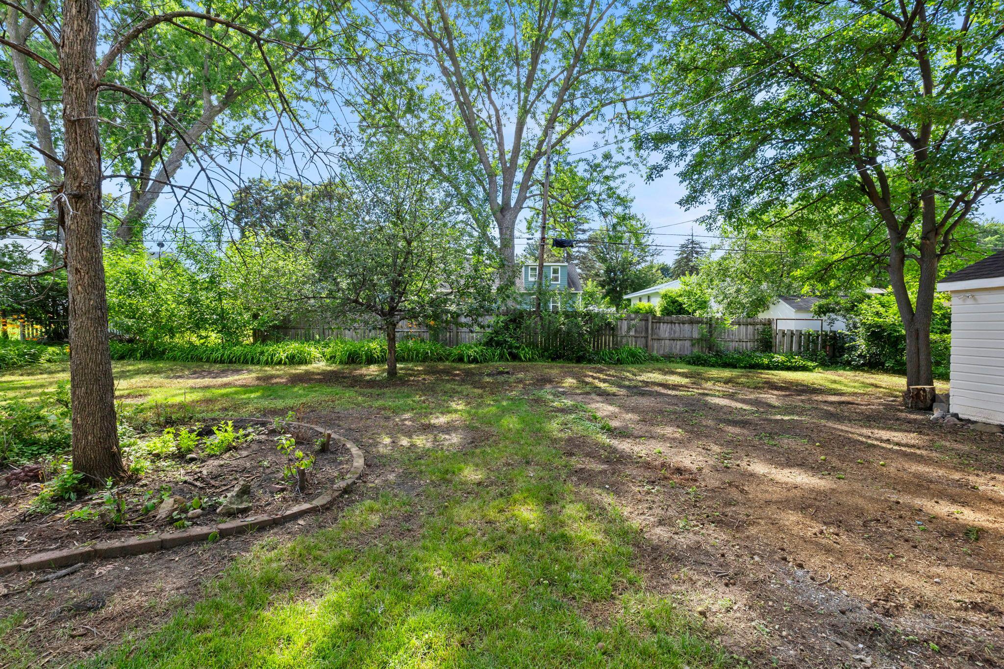 46-web-or-mls-8734 Portland Ave-25.jpg
