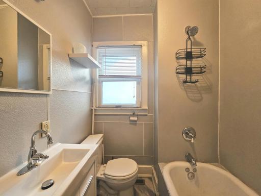 220 Grace Avenue, Iona, MN 56141
