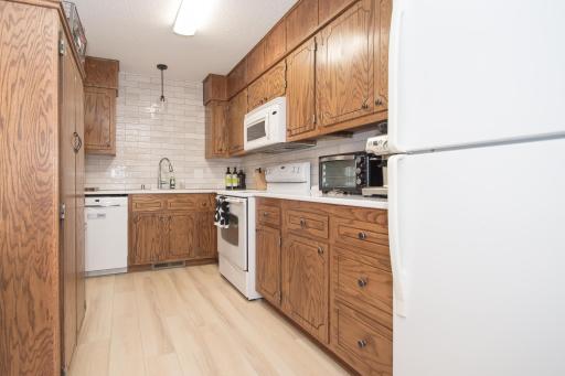 Updated Bosch dishwasher, Maytag microwave and stove