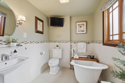 4011 Grimes Avenue S, Edina, MN 55416