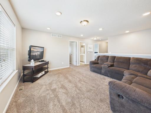 6598 Jeffery Avenue S, Cottage Grove, MN 55016