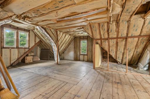 Unfinished expansion in upper level attic area, with great ceiling height and ready for your equity-building dreams!
