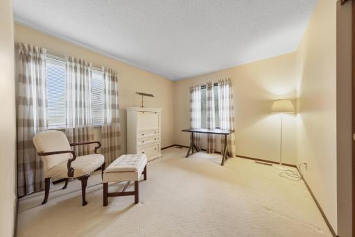 12108 Red Oak Court S, Burnsville, MN 55337
