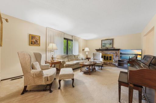 12108 Red Oak Court S, Burnsville, MN 55337