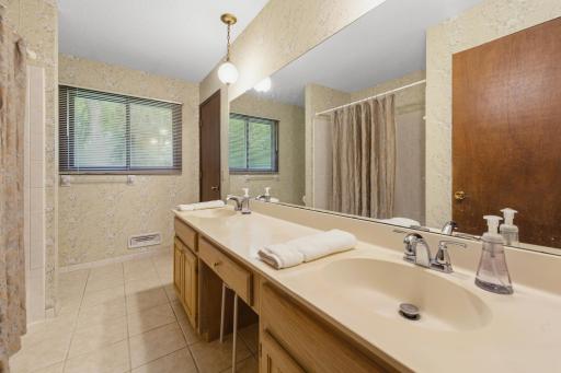 12108 Red Oak Court S, Burnsville, MN 55337