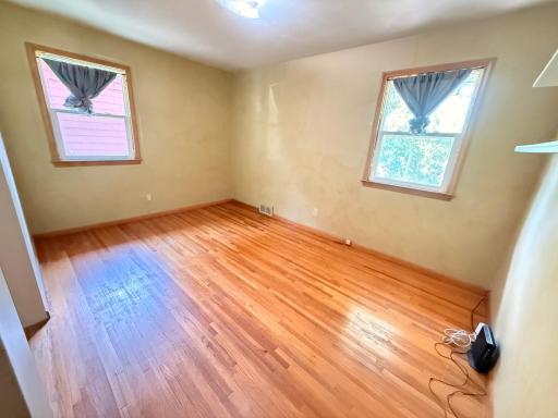 2022 Hyacinth Avenue E, Saint Paul, MN 55119