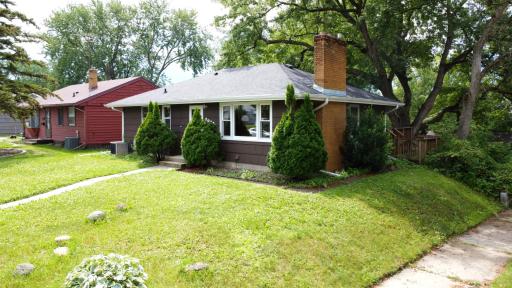 2022 Hyacinth Avenue E, Saint Paul, MN 55119