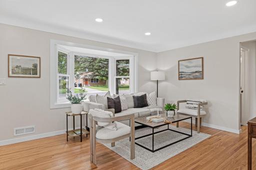 621 5th Avenue S, Hopkins, MN 55343