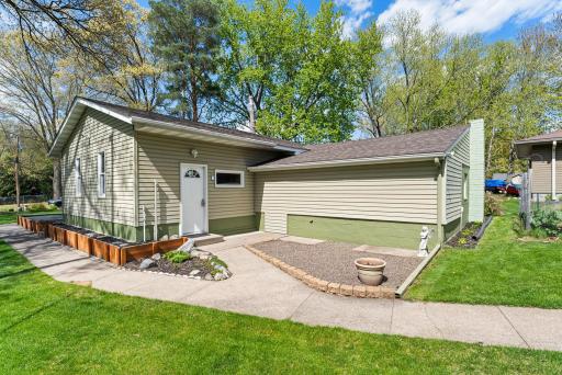 Detached, oversized 3+ car garage offers great parking, a ton of storage area for water toys/equipment, and a workshop/studio for hobbyist.