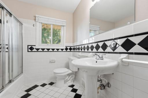 6407 Orchard Avenue N, Brooklyn Park, MN 55429