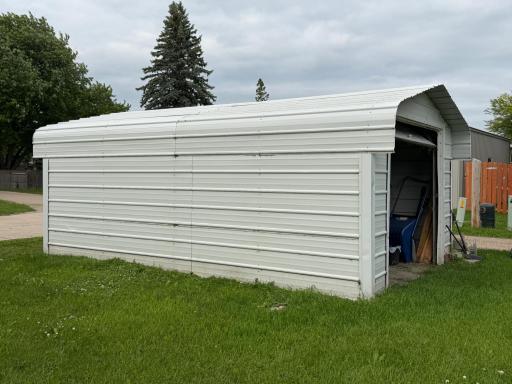 204 3rd Avenue SW, Roseau, MN 56751