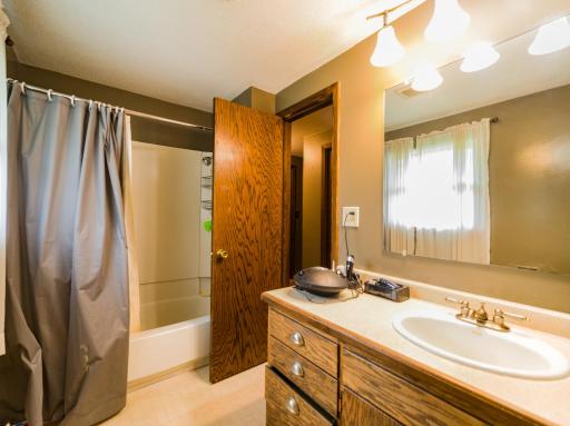 1402 Southview Lane, Albert Lea, MN 56007