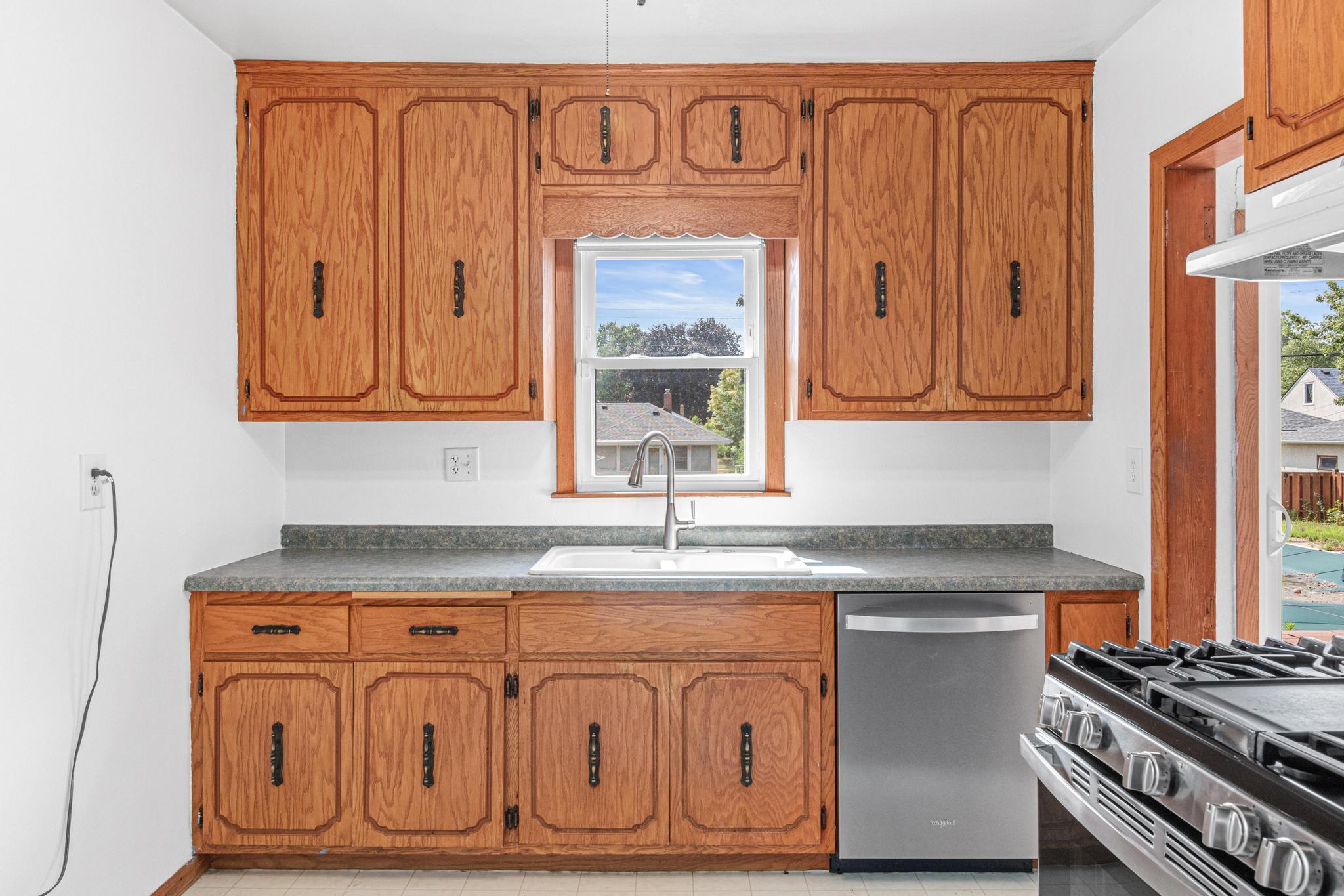 1639 Chamber St N-10.jpg