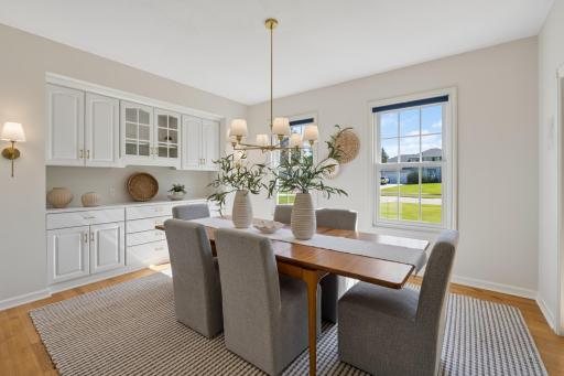 Formal dining, hardwood floors new quartz couontertop