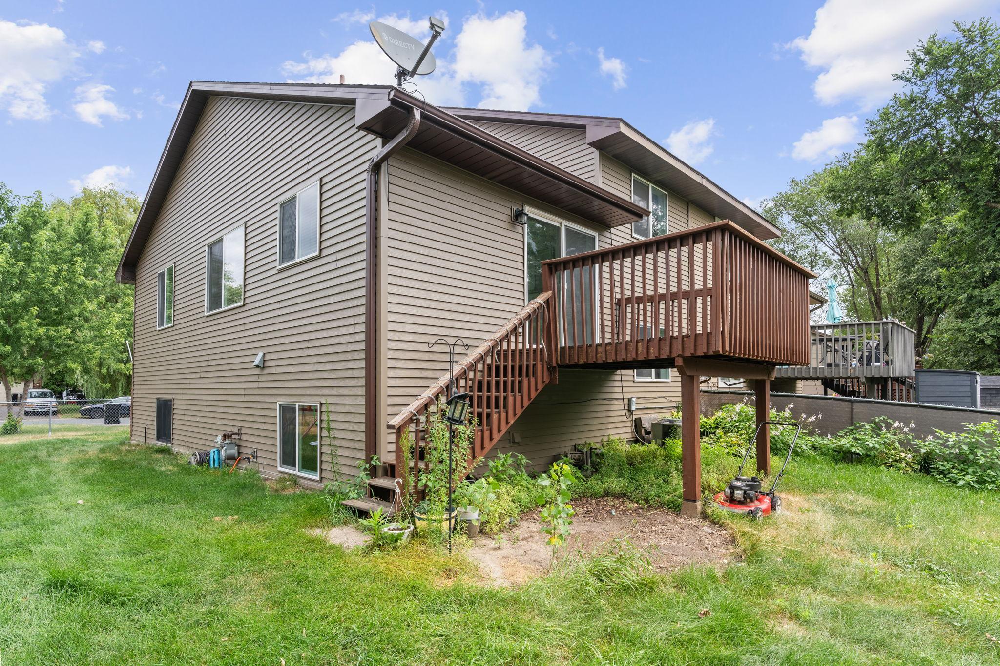 6-web-or-mls-1330 107th Ave NW-7.jpg