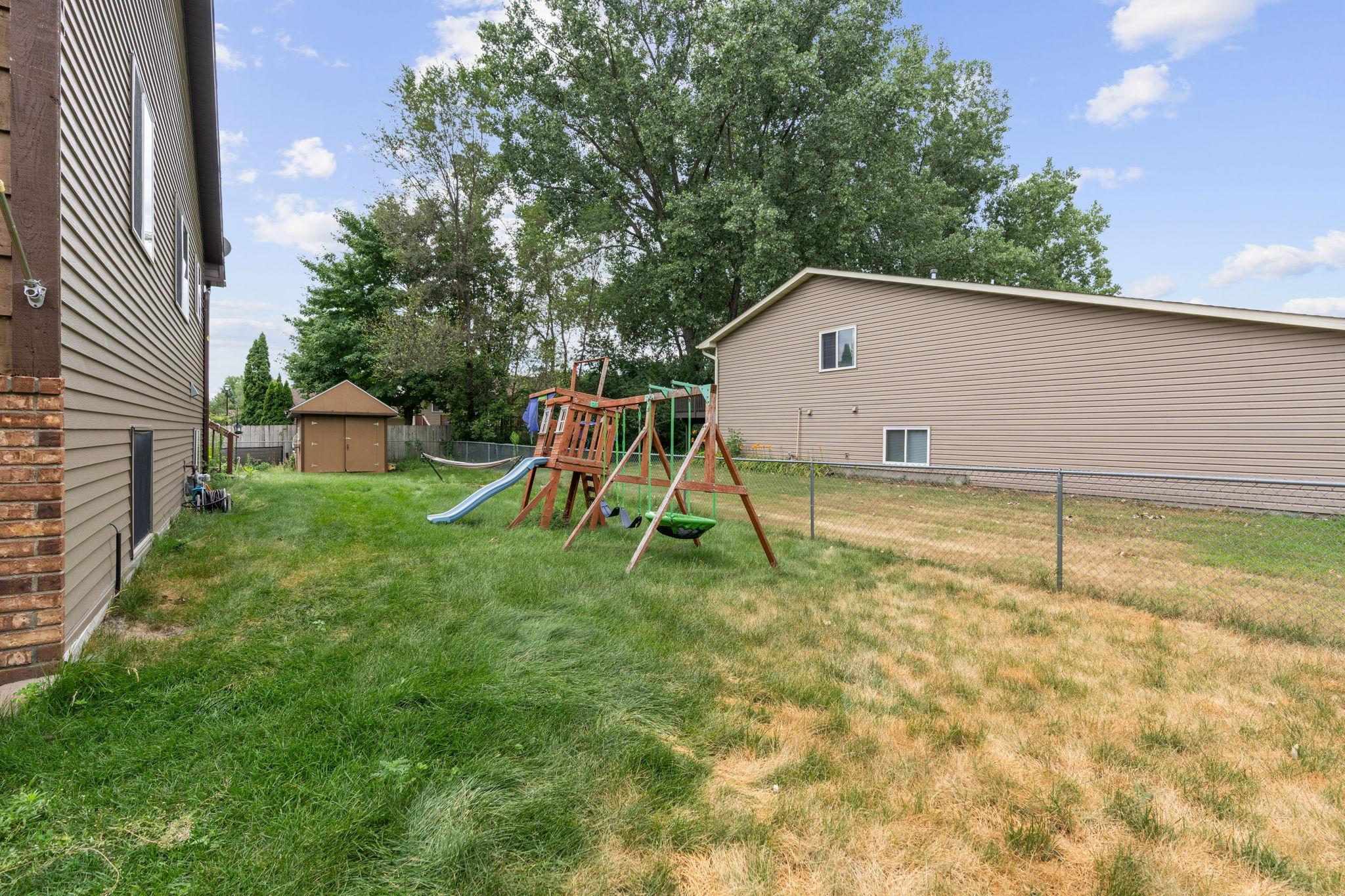 13-web-or-mls-1330 107th Ave NW-4.jpg