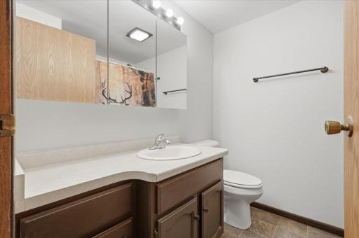 16-Bathroom.jpg